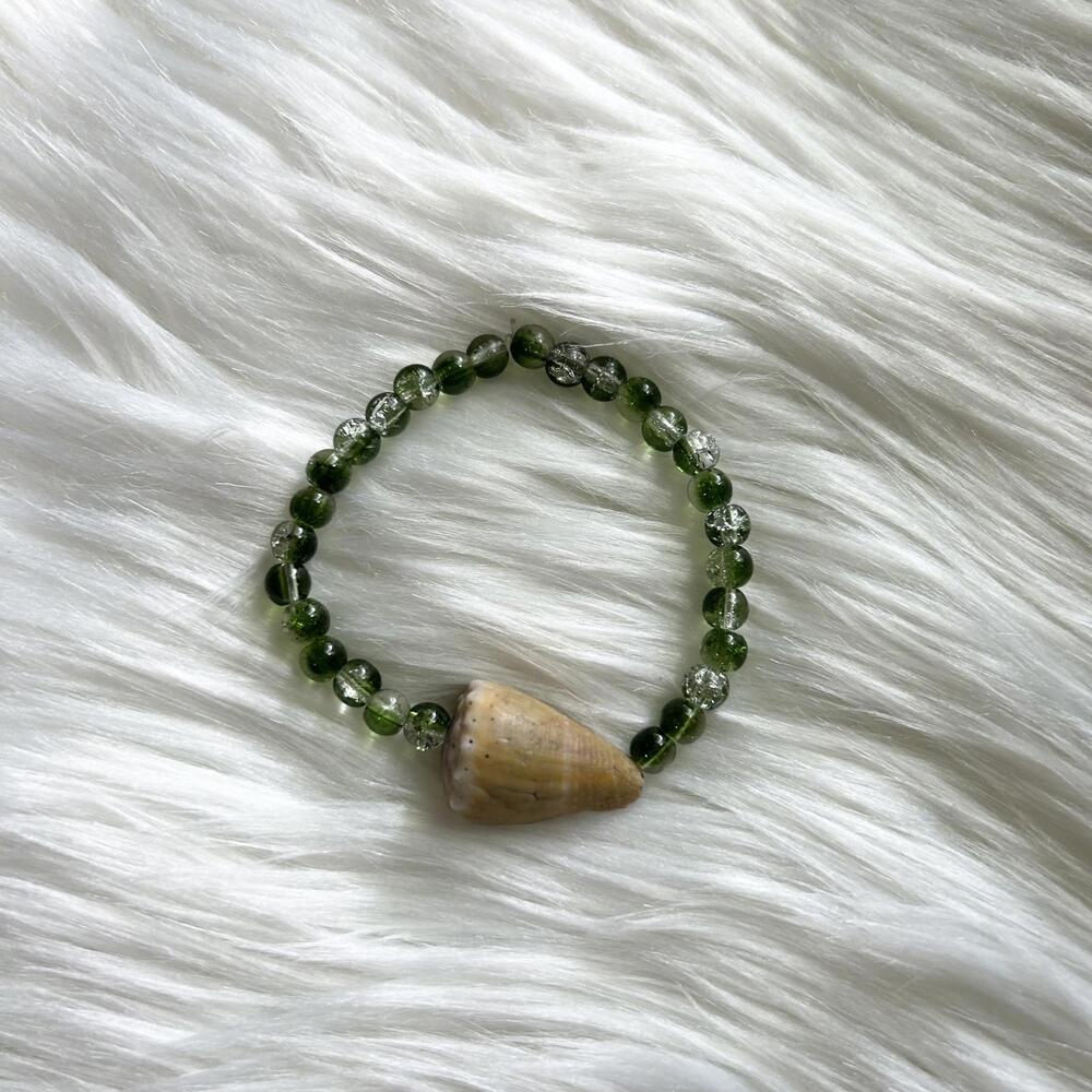 Hawaiian Olive Green Shell Green Bead Stretchy Bracelet